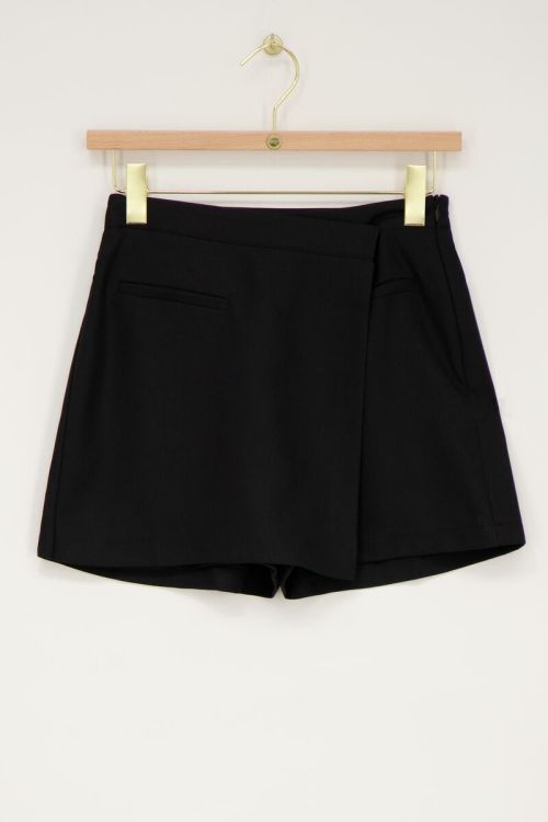 Zwarte skort met overslag