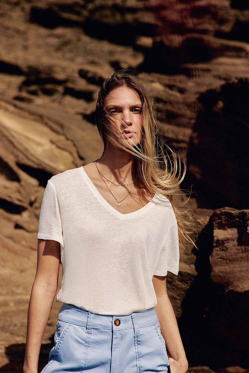 LA PETITE ETOILE<br>Camiseta com decote em V em linho e viscose, THANA