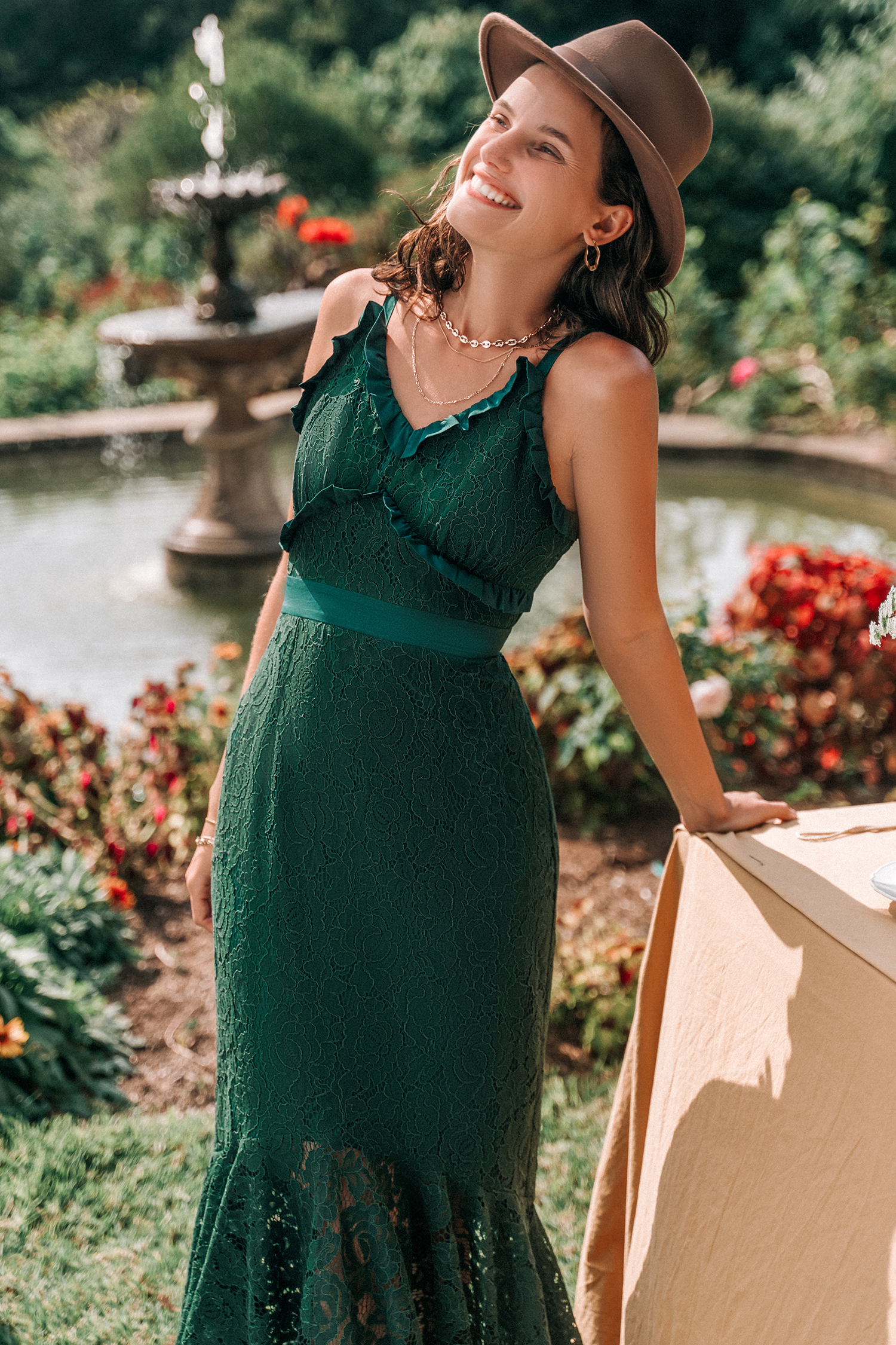 Robe midi sans manches à ourlet sirène en dentelle olive