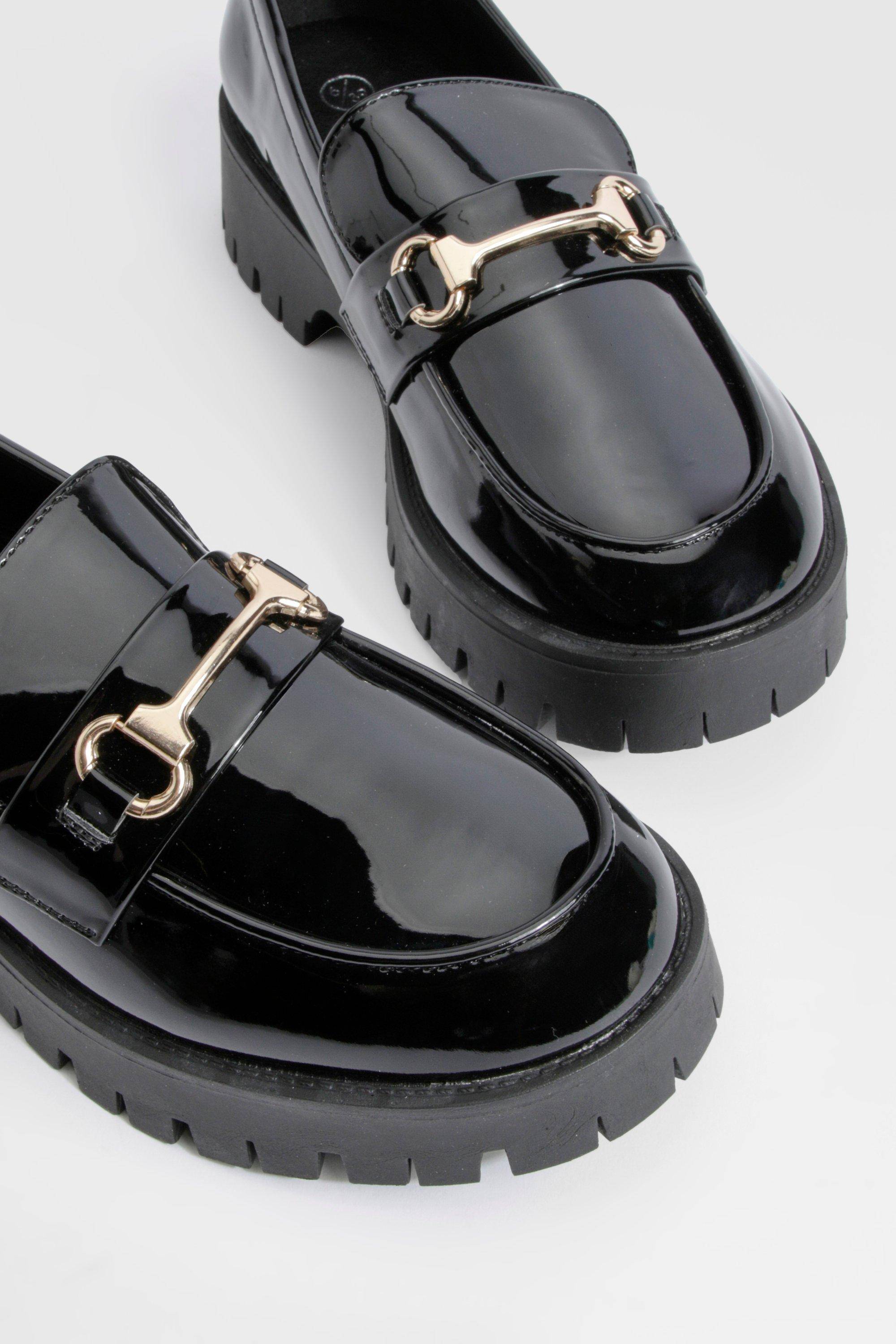 boohoo Mocassins À Barre En T Vernis Chunky Coupe Large