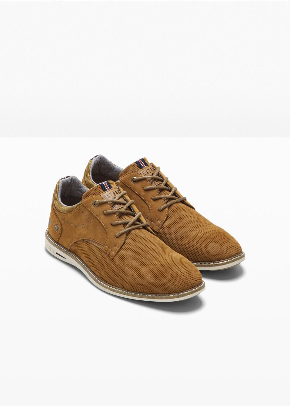 Veterschoenen van Mustang