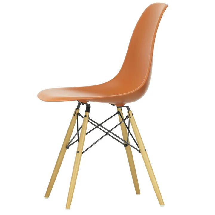 Vitra - Eames Plastic Side Chair DSW RE, Ahorn gelblich / rostorange (Filzgleiter weiss)