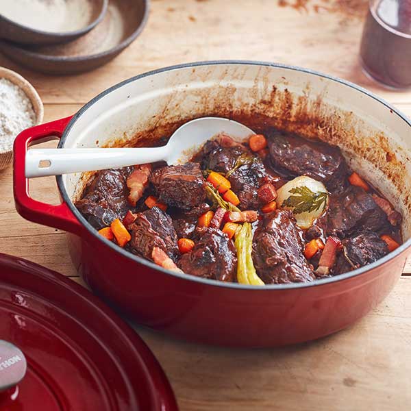 Cocotte en fonte ovale 29 cm 4 L rouge Mathon