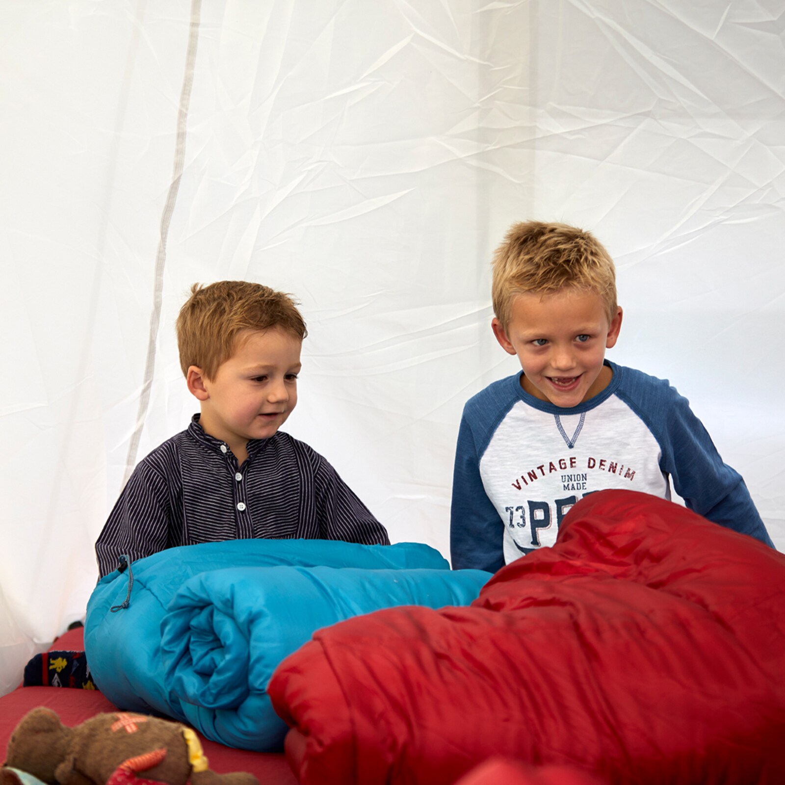 GRAND CANYON Kinderschlafsack Utah 150 Kids Mumien Jugend Winter Schlafsack +2°C Farbe: Red Dahlia