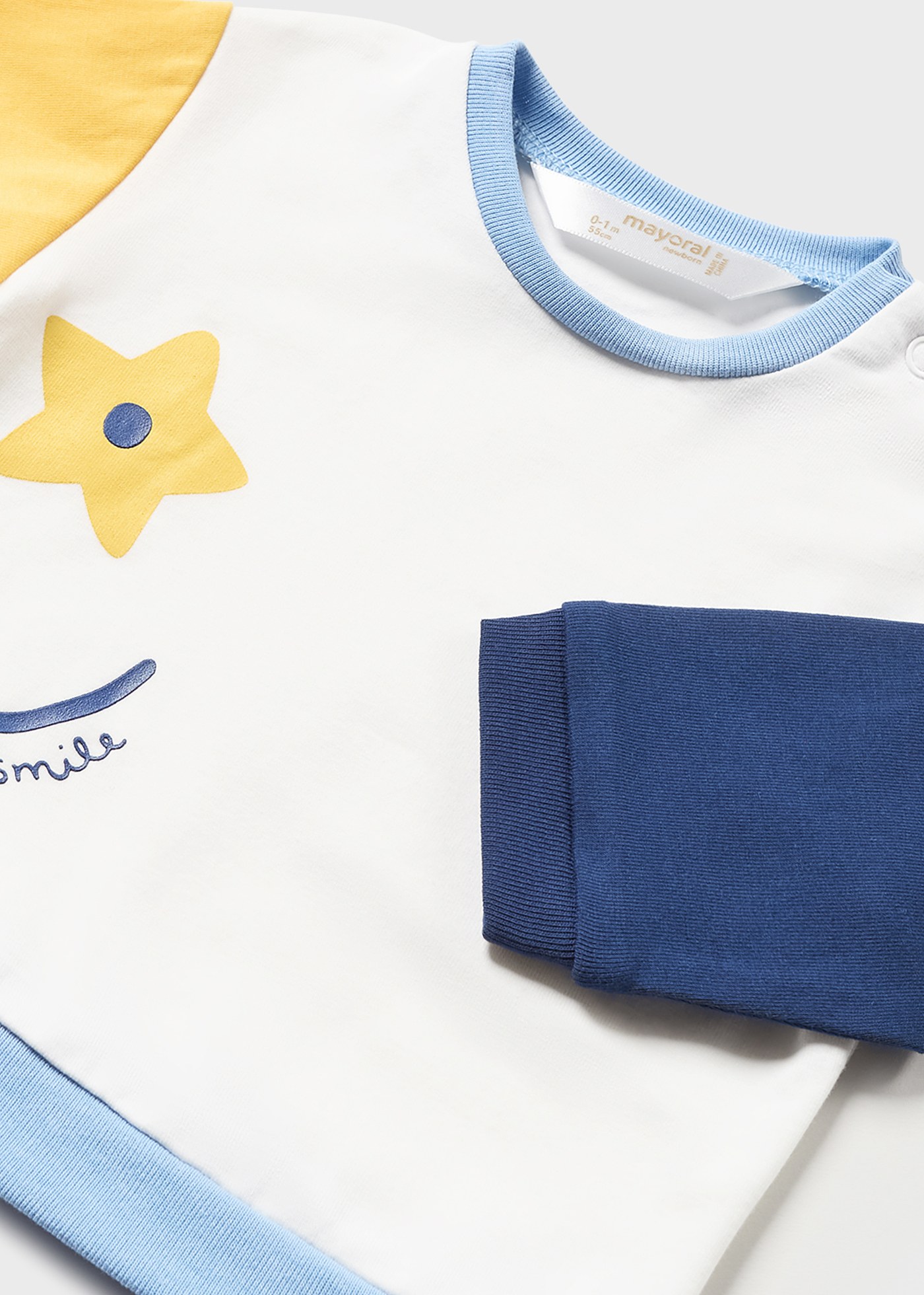 Conjunto de 4 peças em algodão sustentável para recém-nascidos.