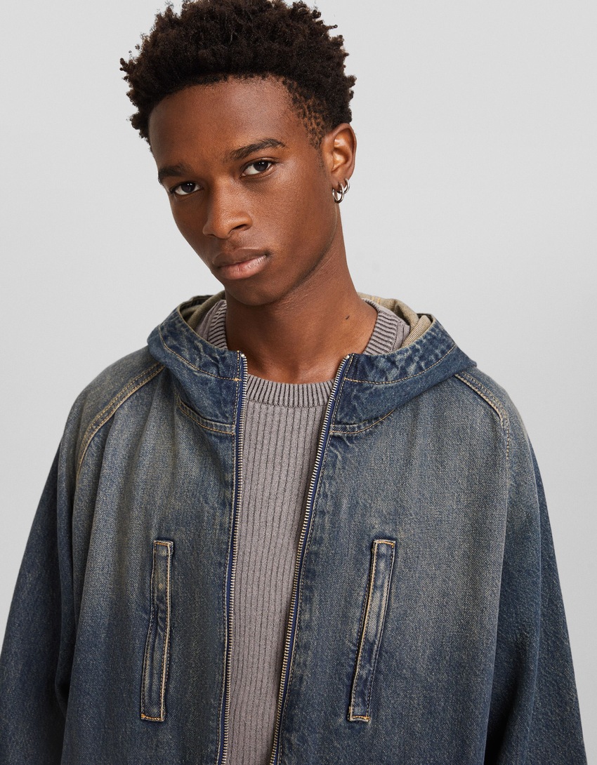 Jaqueta jeans com vários bolsos