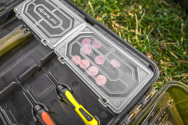 Boîte de pêche Korum Tackle Blox Fully Loaded Tacklebox (avec 8 accessoires!)
