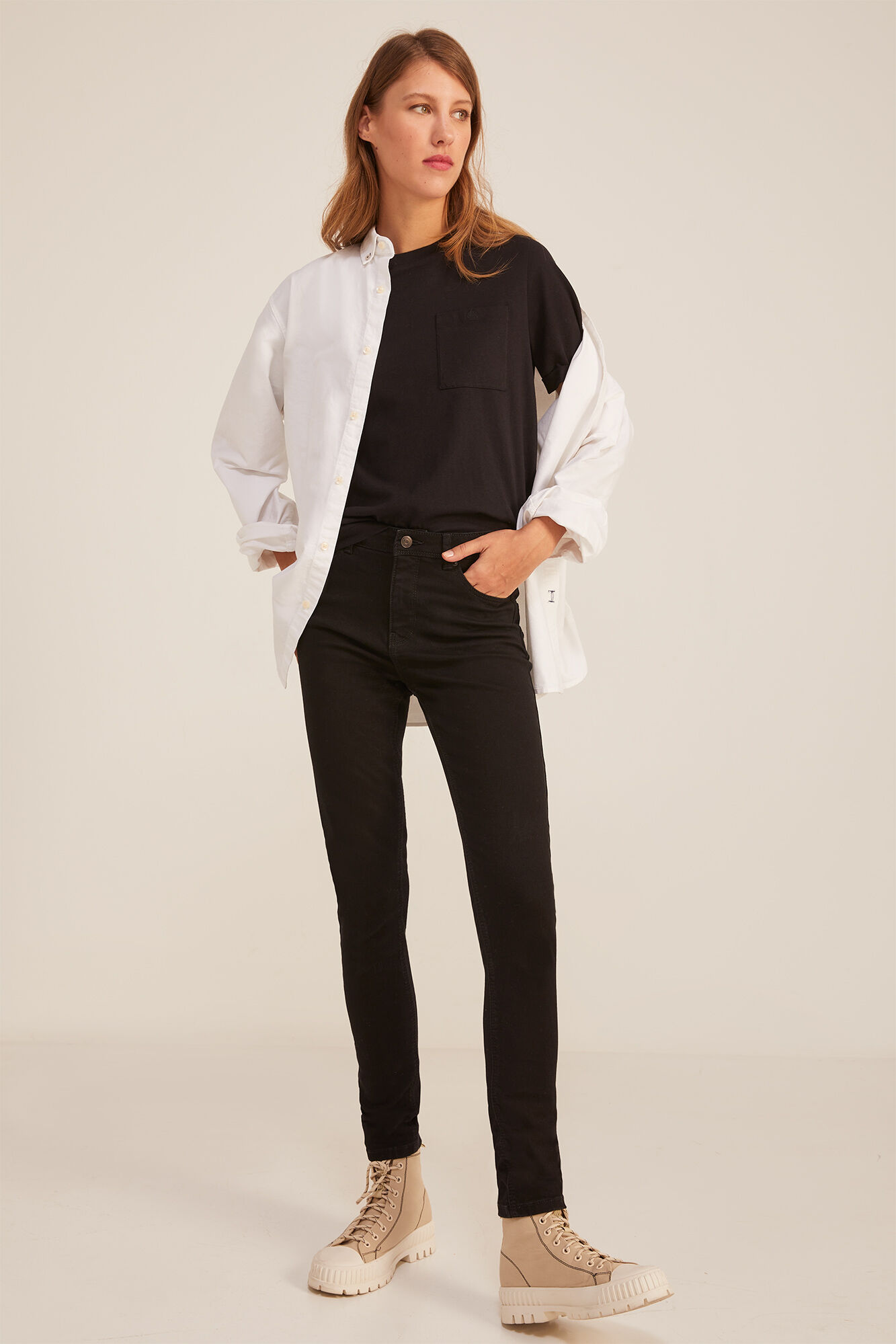 Calça jeans push-up, lavagem sustentável - preta