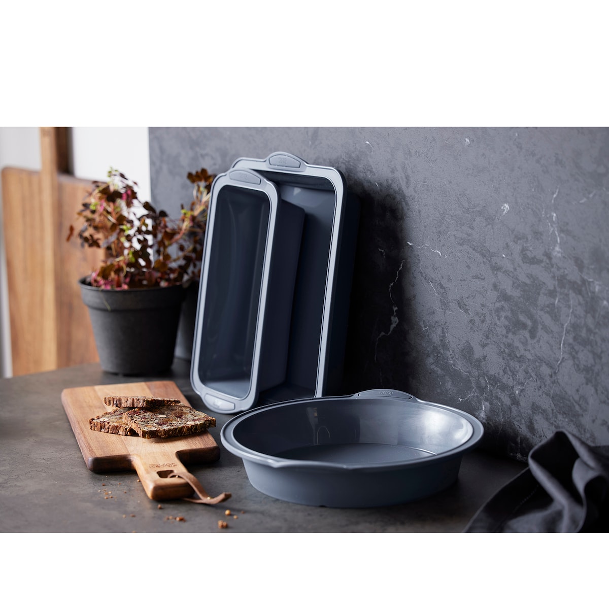 By Tareq Taylor Pecan Loaf pan 26 x 11 x 8 cm Indigo