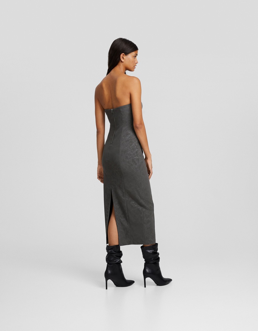 Vestido midi bandeau em couro sintético