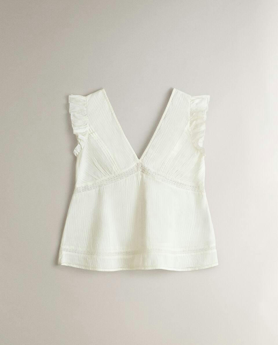 BLUSA COM DETALHES EM RENDA