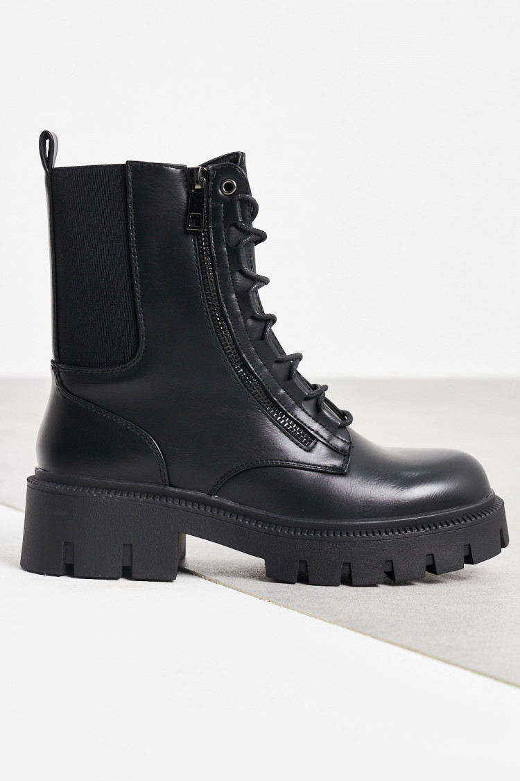 Bottines noires à empiècement bi-matière sur le côté et zip