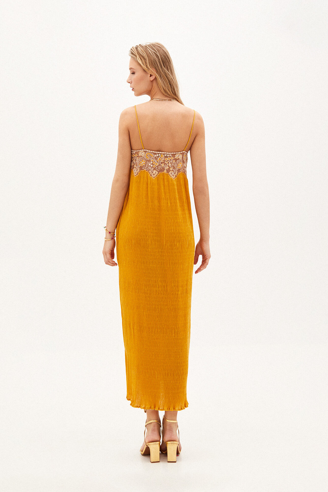 Edna. Vestido midi plisado - Rojo