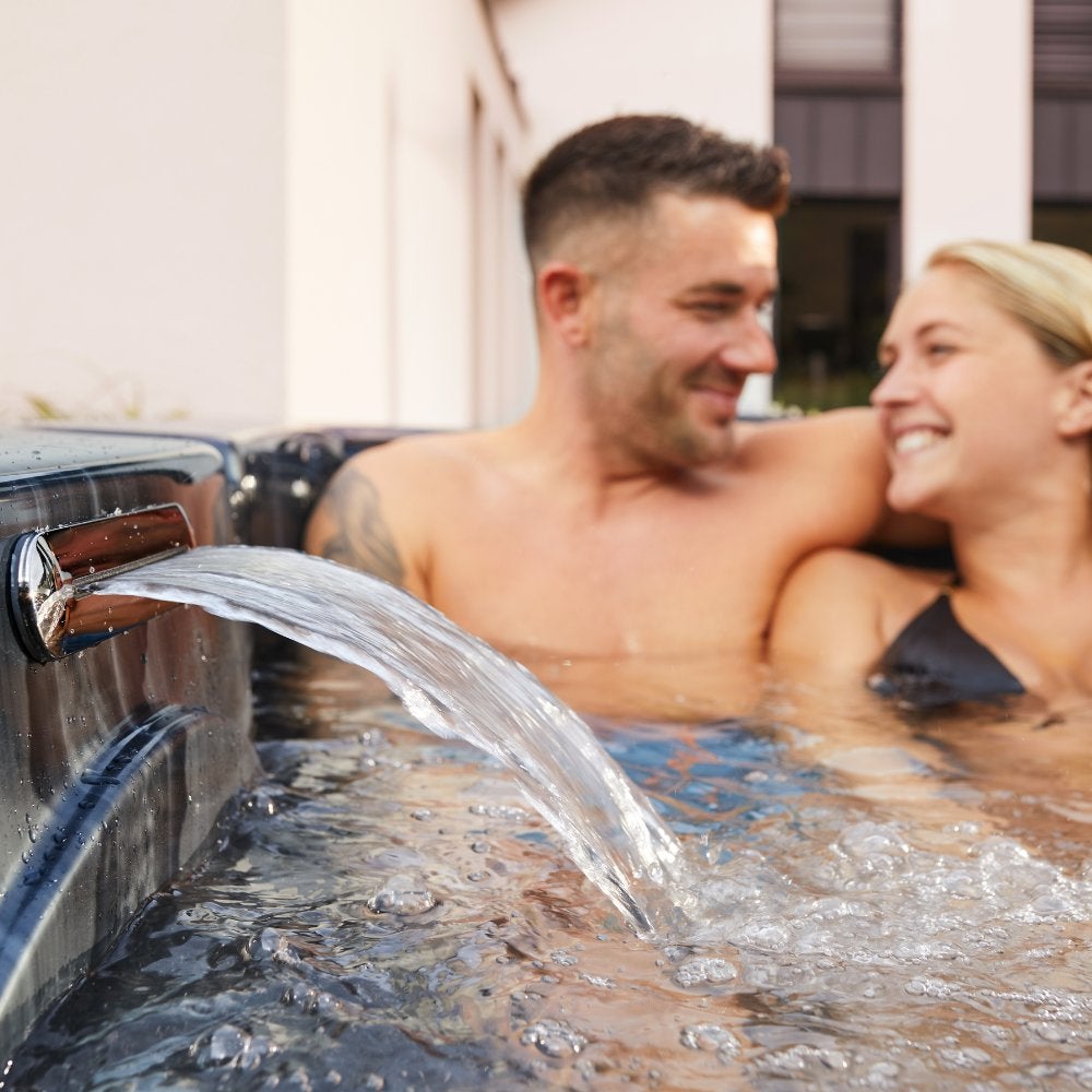 Home Deluxe - Buitenwhirlpool - BLACK MARBLE PLUS Traptreden en thermische afdekking - Afmetingen 210 x 160 x 85 cm - Incl. verwarming, 27 massagestralen en 9 lampen | Buitenwhirlpool voor 3 personen
