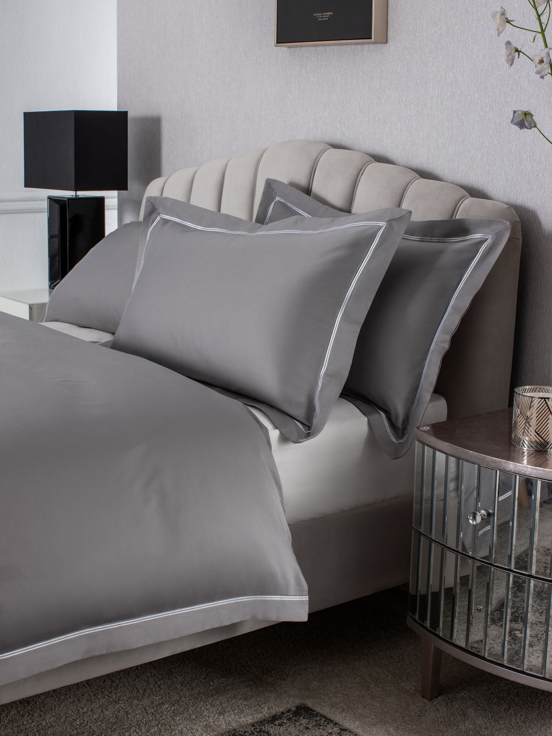 Set van 2 Collection Luxueuse 600-draads geborduurde rand 100% katoenen kussenslopen