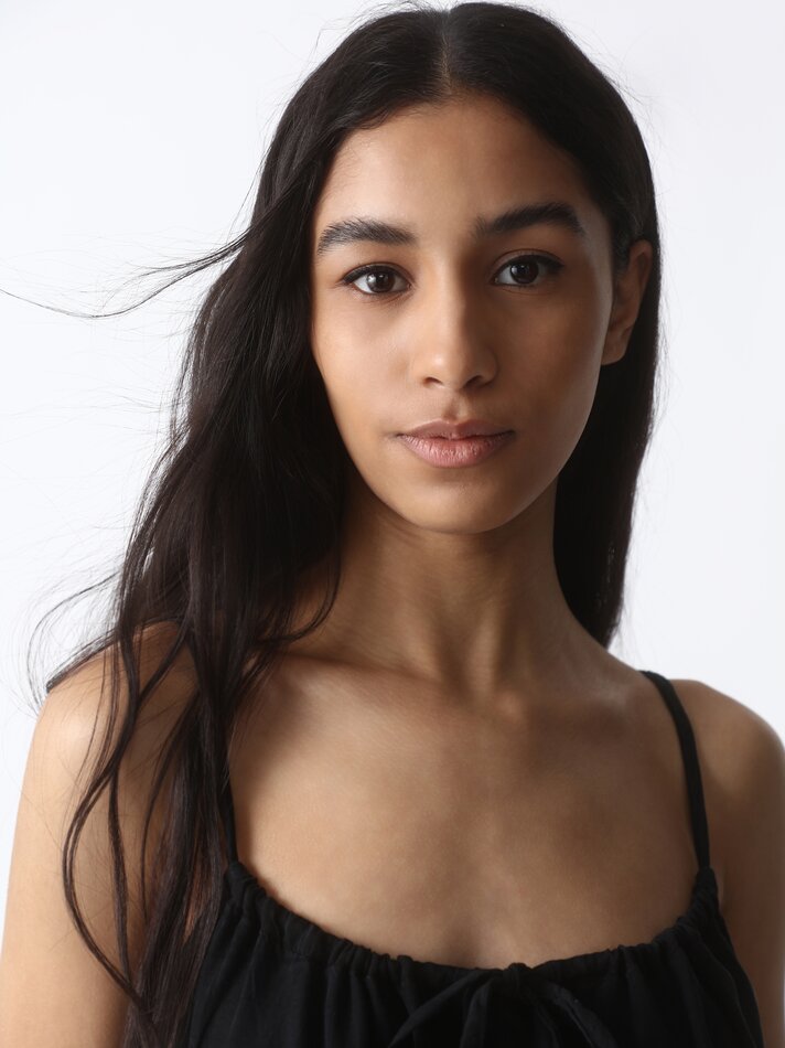 Vestido fluido com alças finas - Preto
