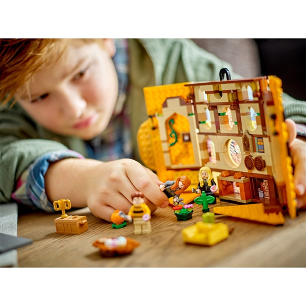 Køb LEGO® Harry Potter™ Kollegiets Banner Hufflepuff™