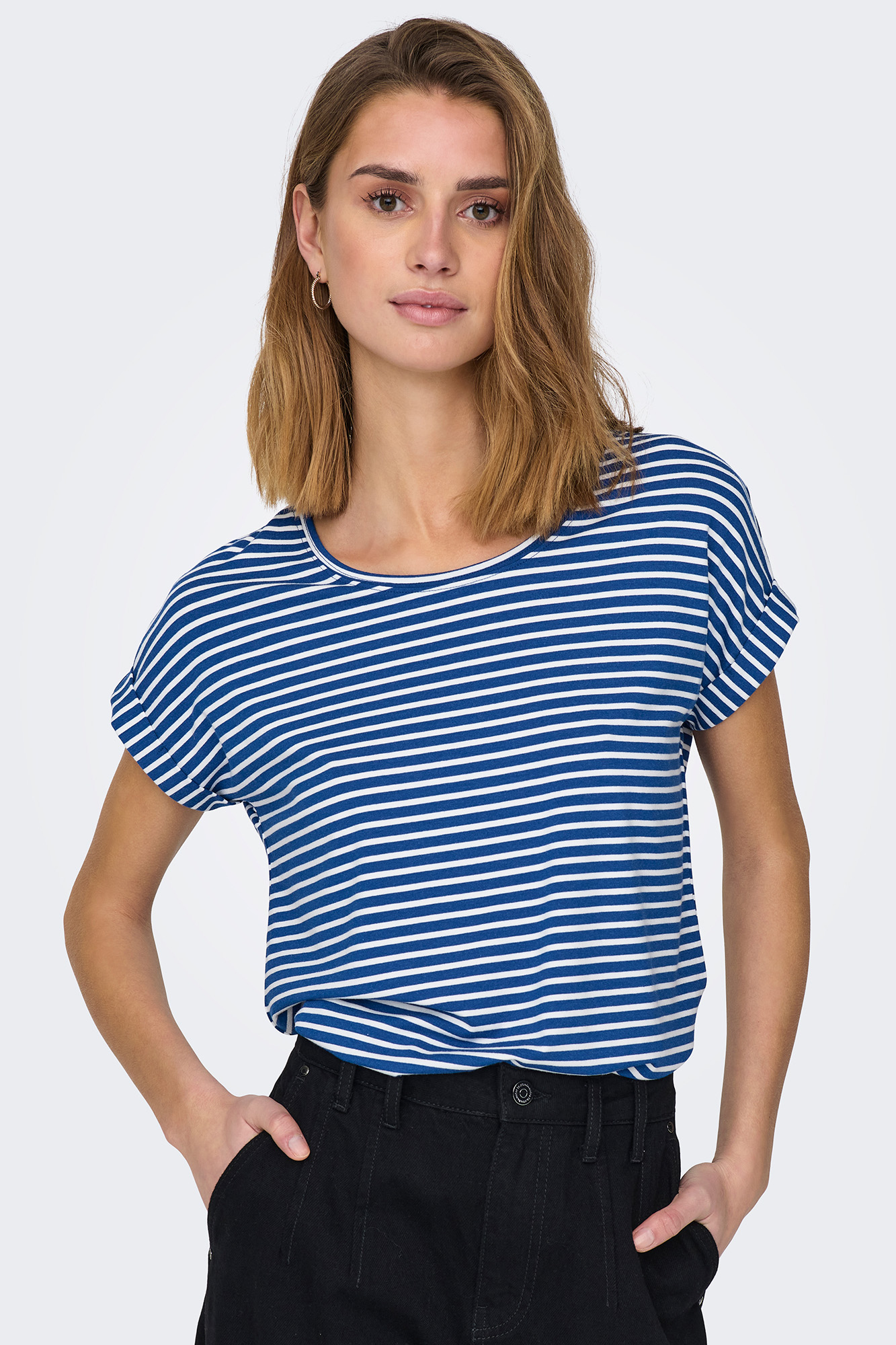 Camiseta listrada de manga curta com gola redonda