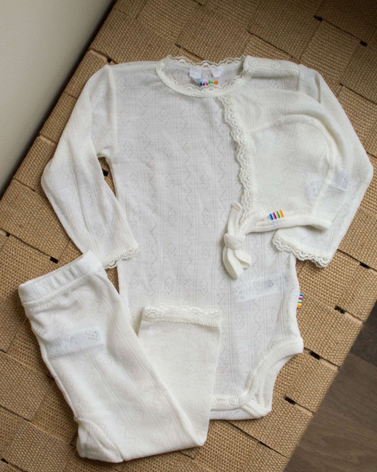 Babylue med blonde – Ull 85%, Silke 15% – Pointelle