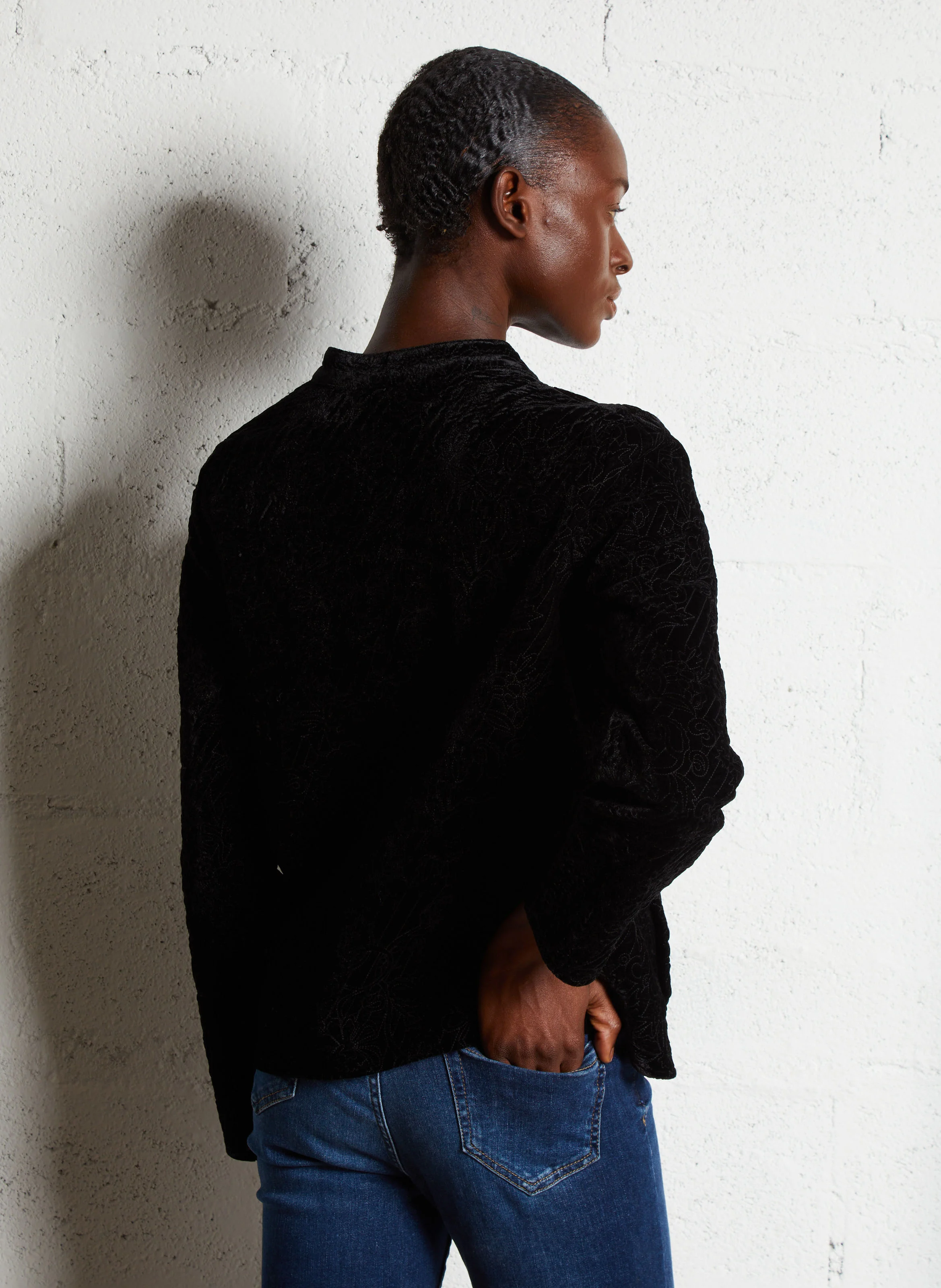 SERENA - Veste courte brodée effet fourrure | Noir