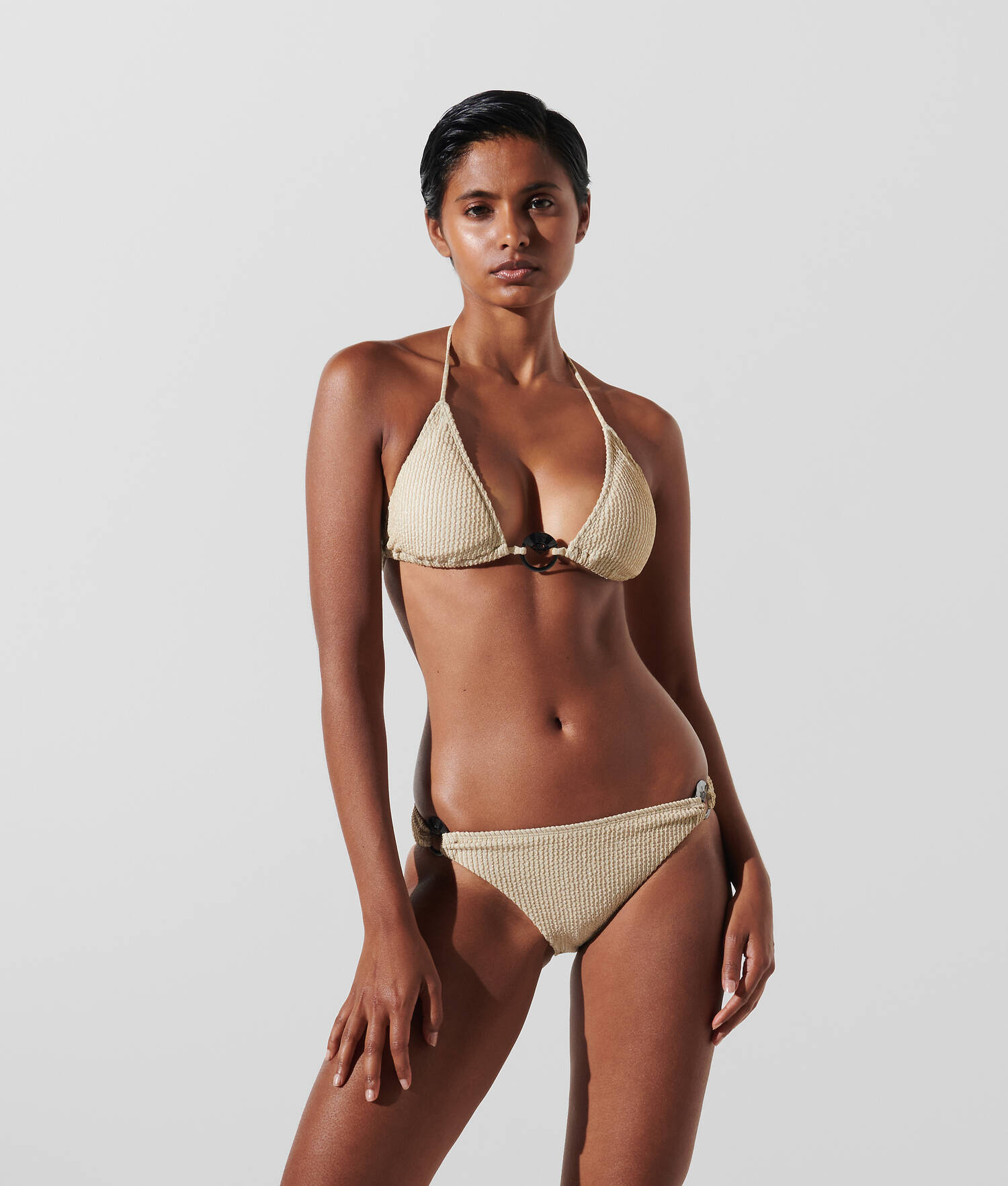 HAUT DE BIKINI TRIANGLE EN LUREX À BRELOQUE EN FORME D'ÉVENTAIL