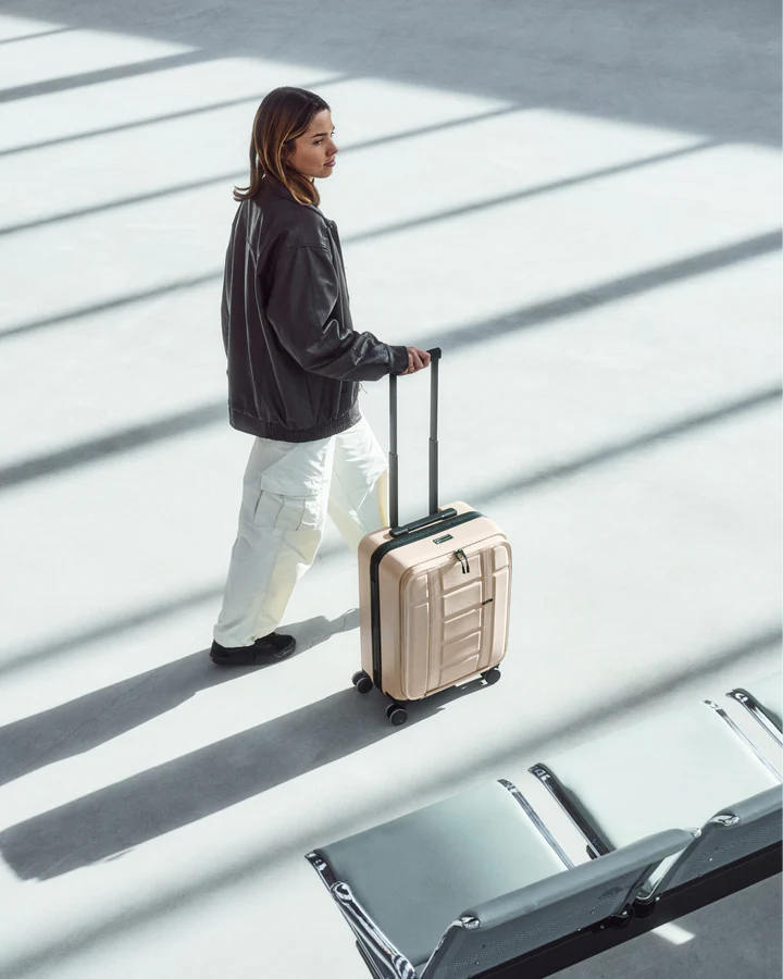 Db Ramverk Front-access Carry-on