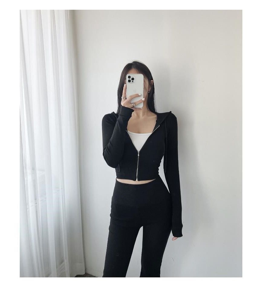 500 STUDIO - Set: effen cropped hoodie met rits + high waist flared pants