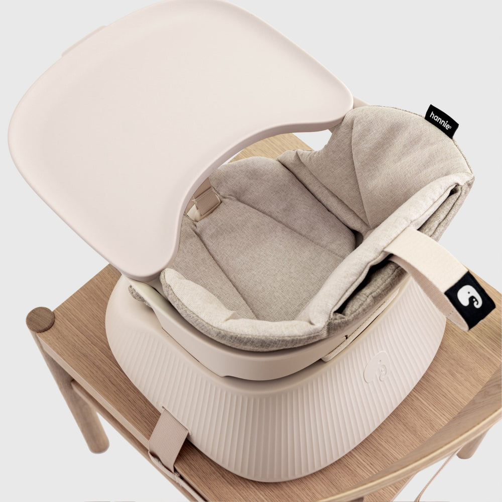 Køb Hannie White Sand The Portable High Chair