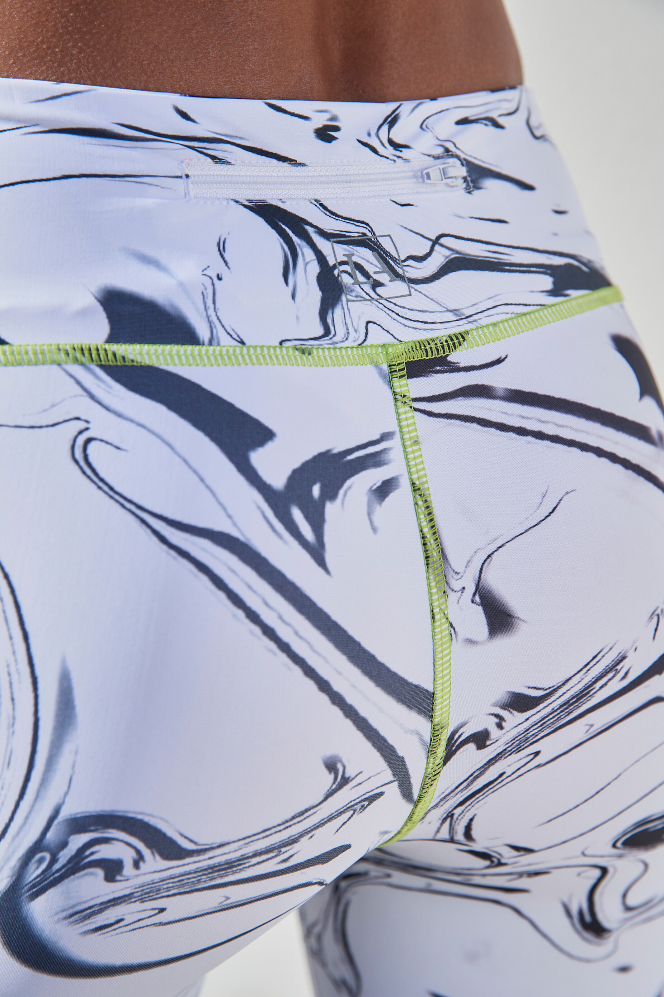LASCANA ACTIVE Caprileggings in weiß-marmoriert-schwarz