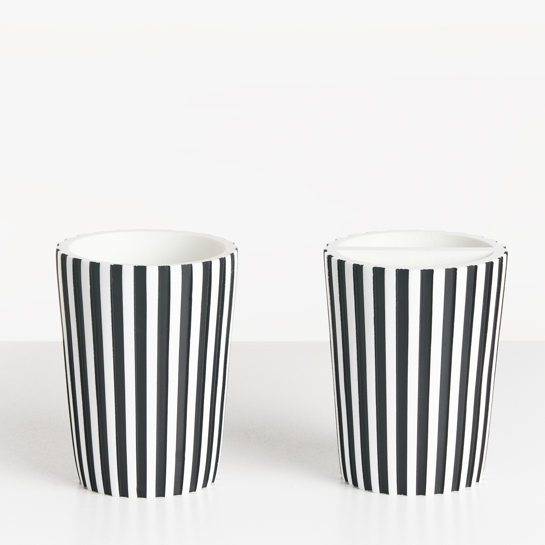 Beliani - LIRCAY - Badkameraccessoireset - Zwart|Wit - Polyresin