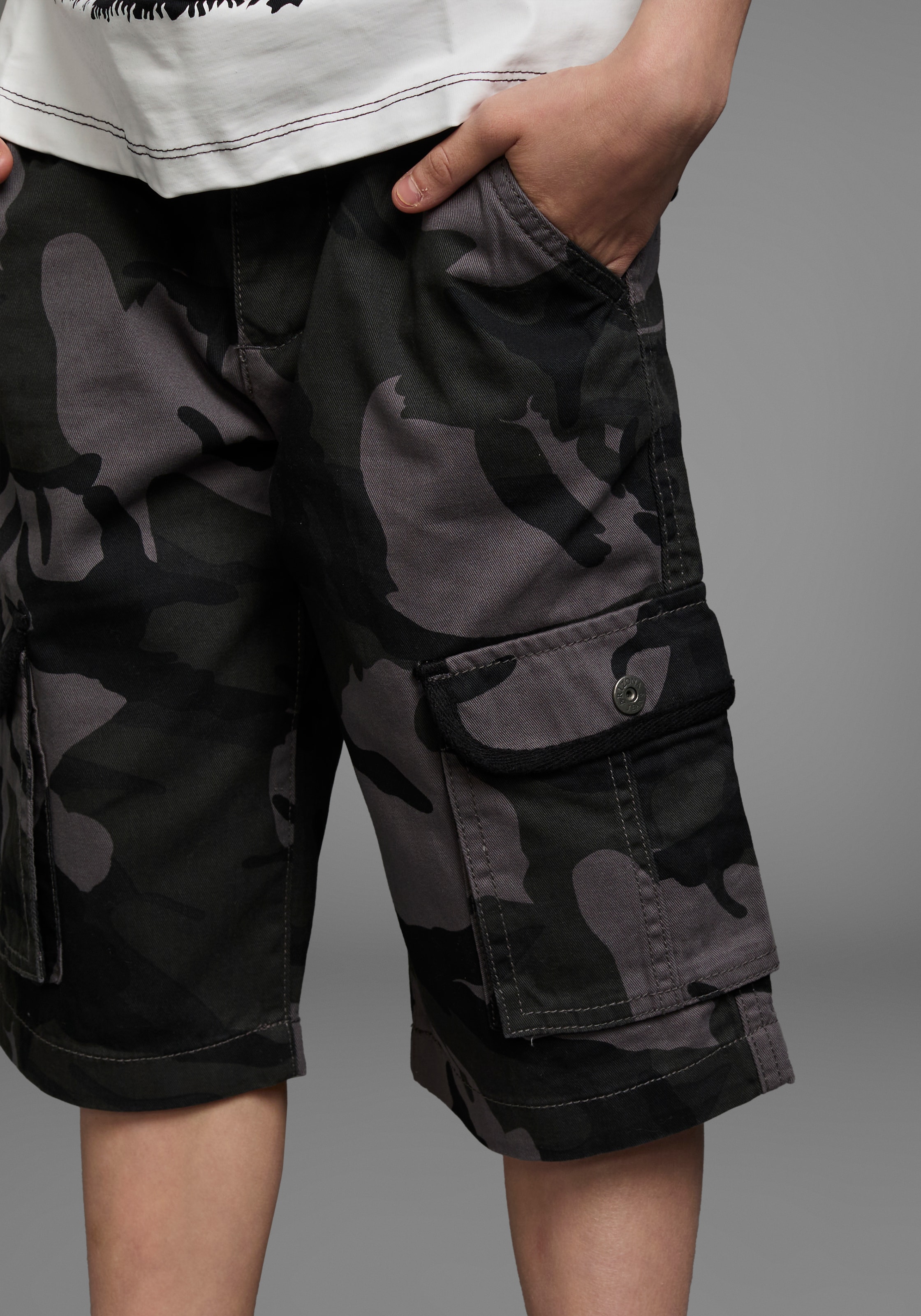 KIDSWORLD Shorts »2tlg. Bermudas+Gürtel«  mit Textilgürtel