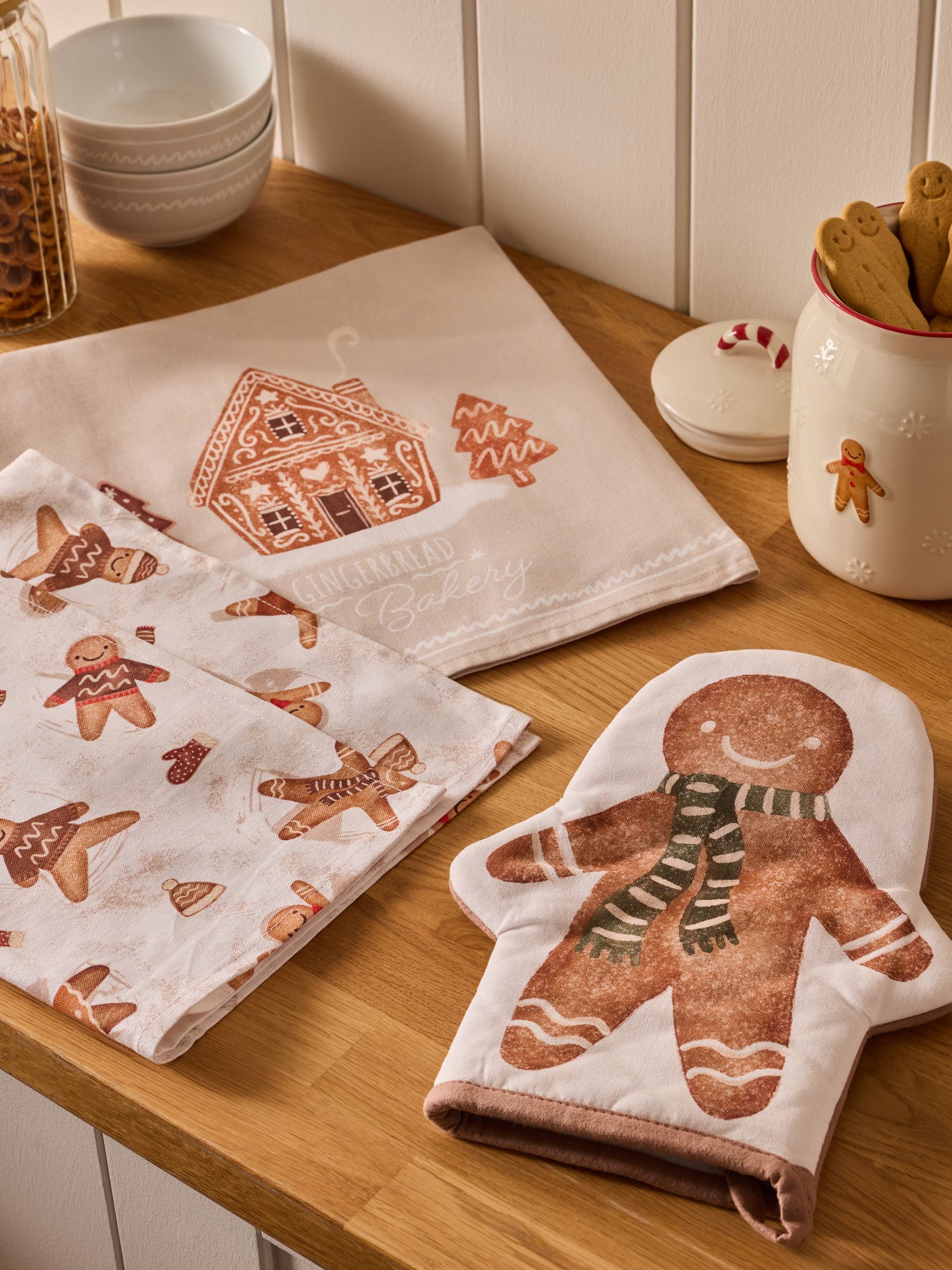 Set van 3 kerstovenwant en theedoeken met peperkoekprint