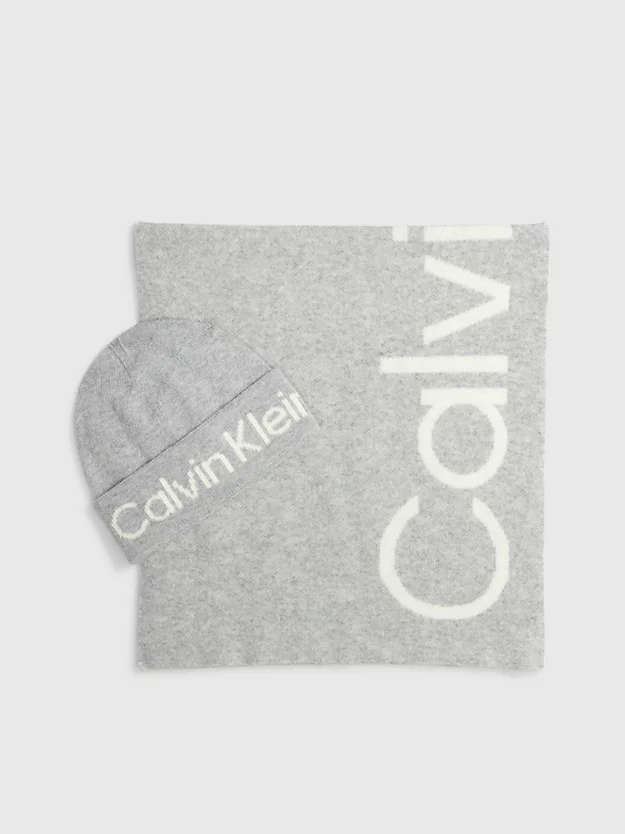 Conjunto de presente com cachecol e gorro
