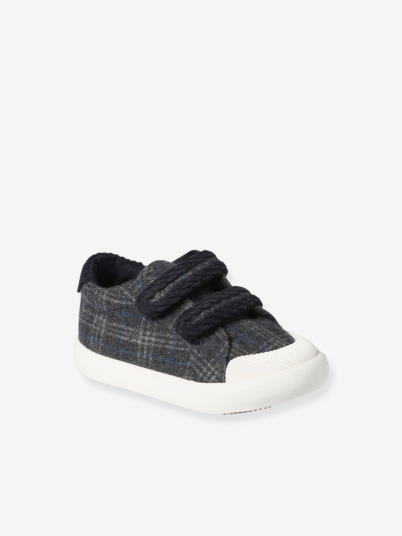 Tênis de lona infantil com fecho de velcro, xadrez cinza.