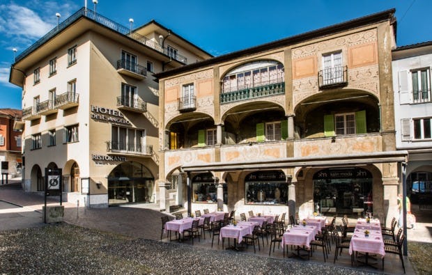 Frühstückspause in Locarno als Geschenkidee