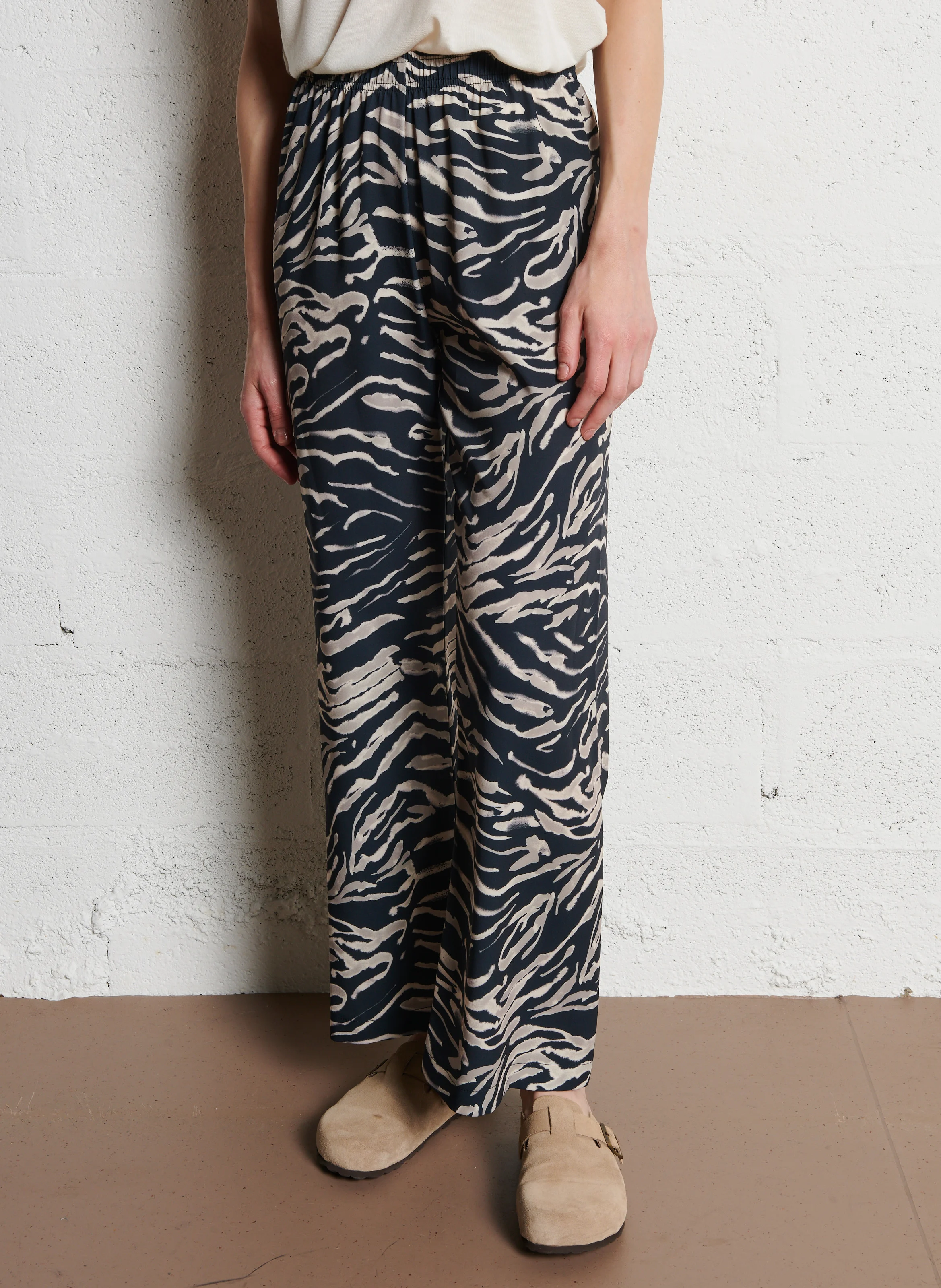 Pantalon droit fluide imprimé| Noir