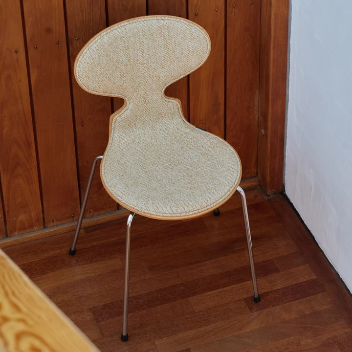 Fritz Hansen - Ant 3101 Stuhl, weiss / grau (Hallingdal 0110 ) / Esche lackiert weiss / verchromt