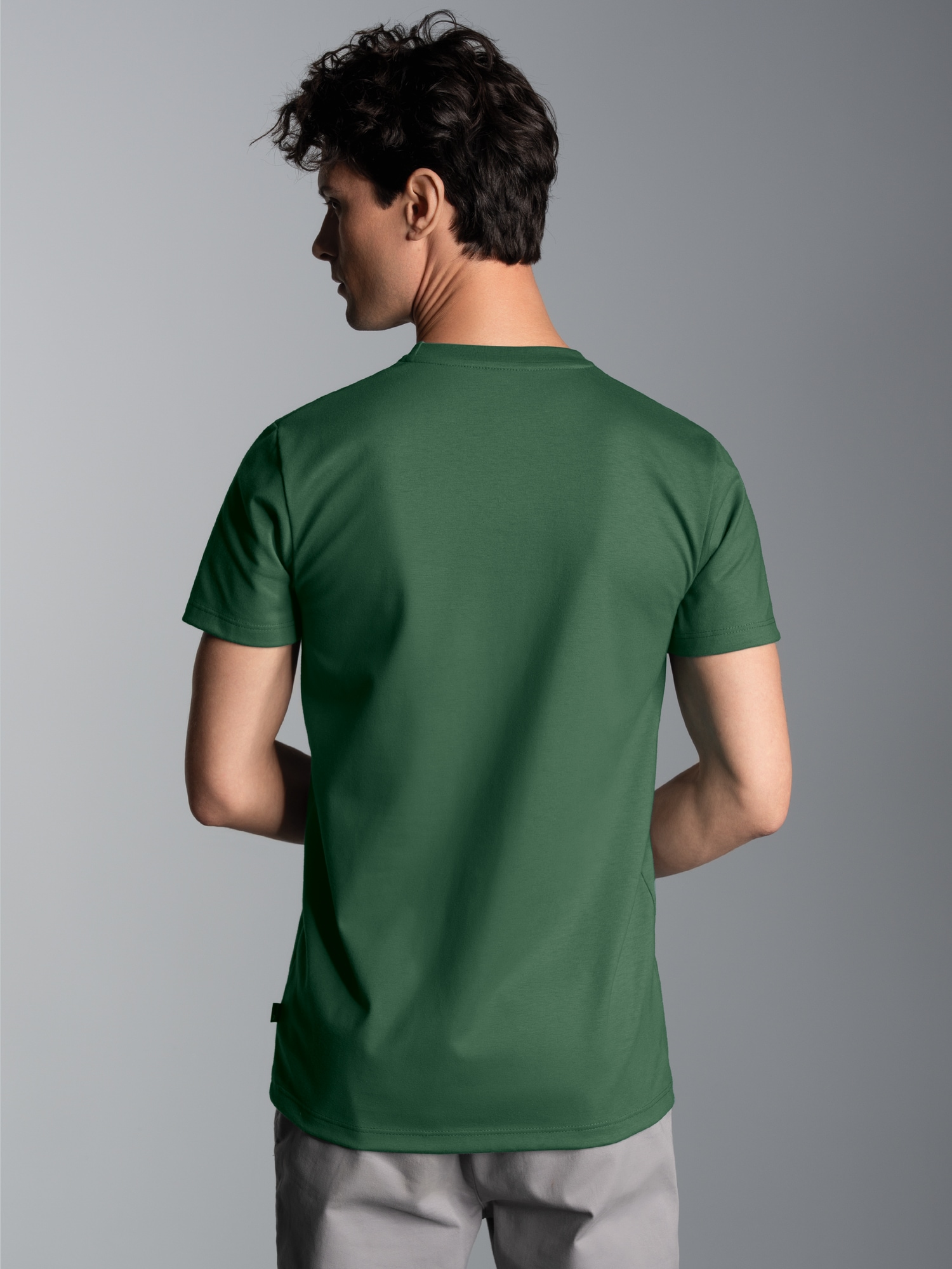 Slim Fit T-Shirt aus DELUXE Baumwolle Efeu