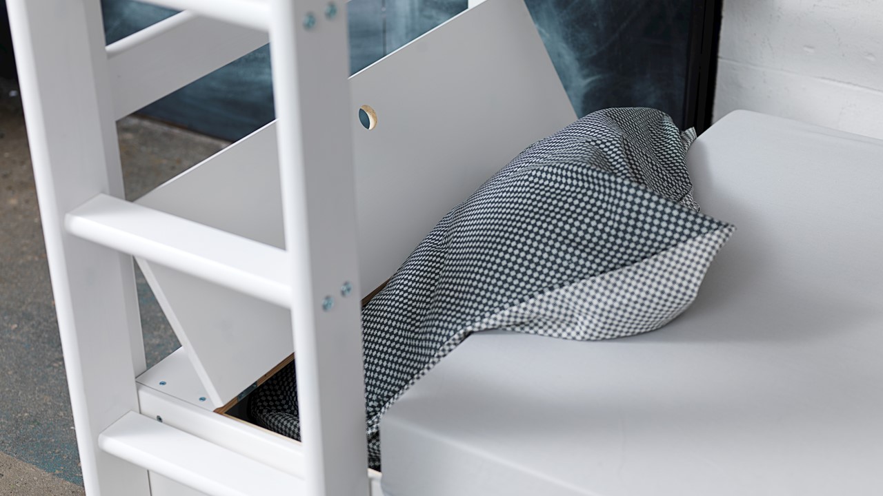 Hoogslaper Jip met bedbank en bureau wit/licht roze