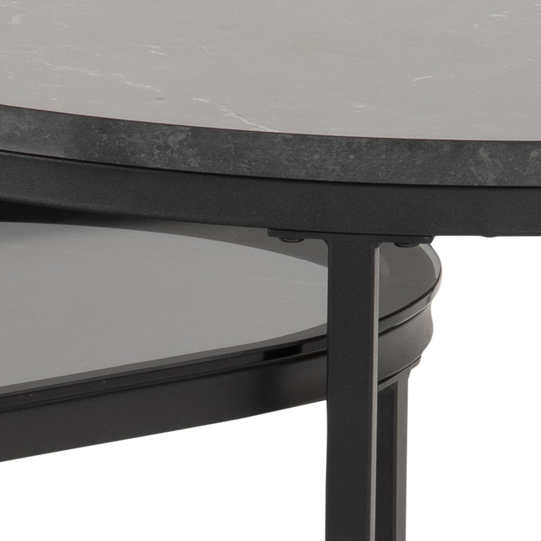 Spiro sofabordsett Topp i sort marmor print og røykfarget glass med sort metallunderstell. Sett av 2.