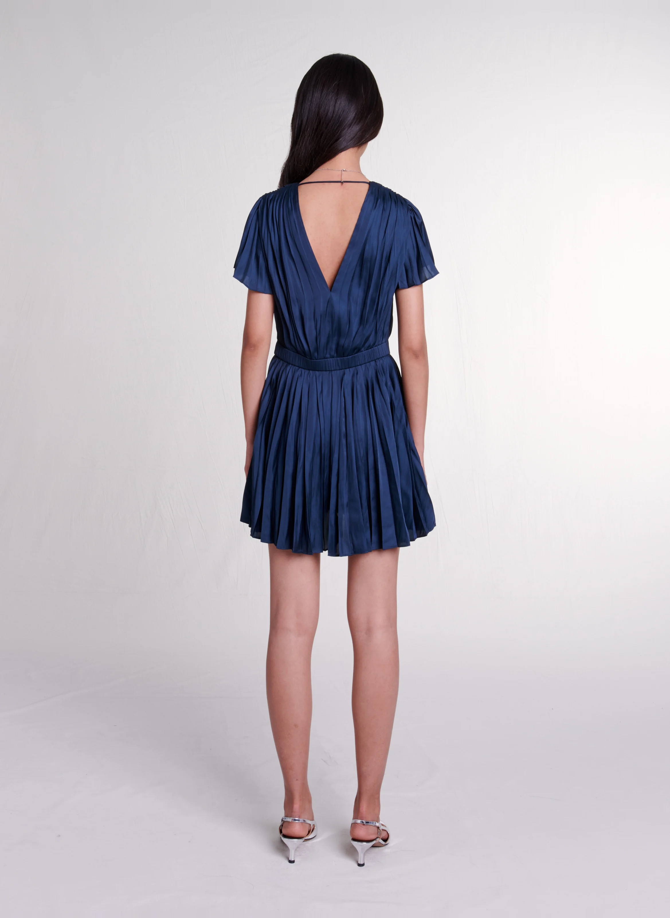 Robe courte plissée à col V | Bleu