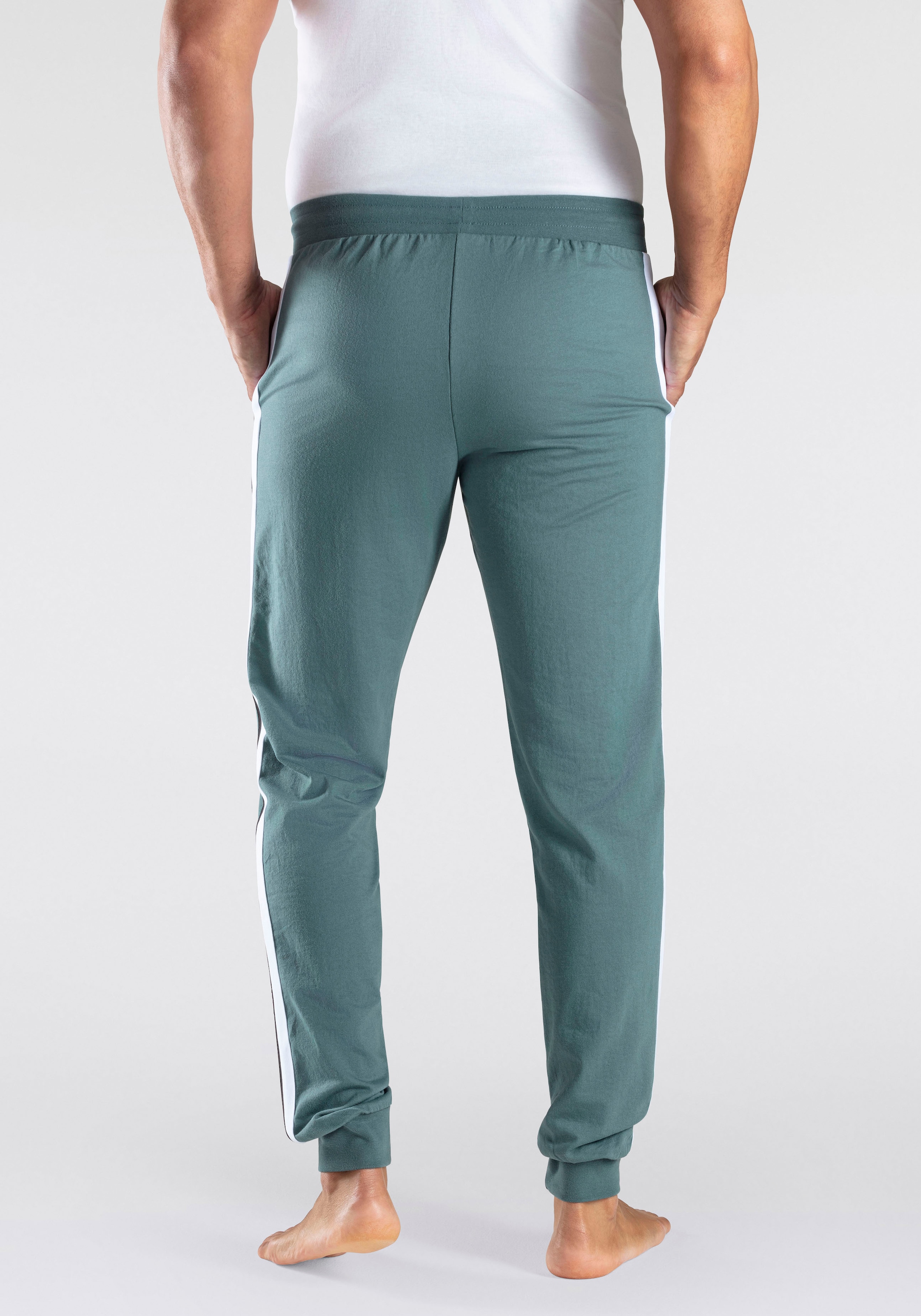 Bench. Loungewear Sweathose  mit aufgesetzten Streifen an der Seite und Logodruck