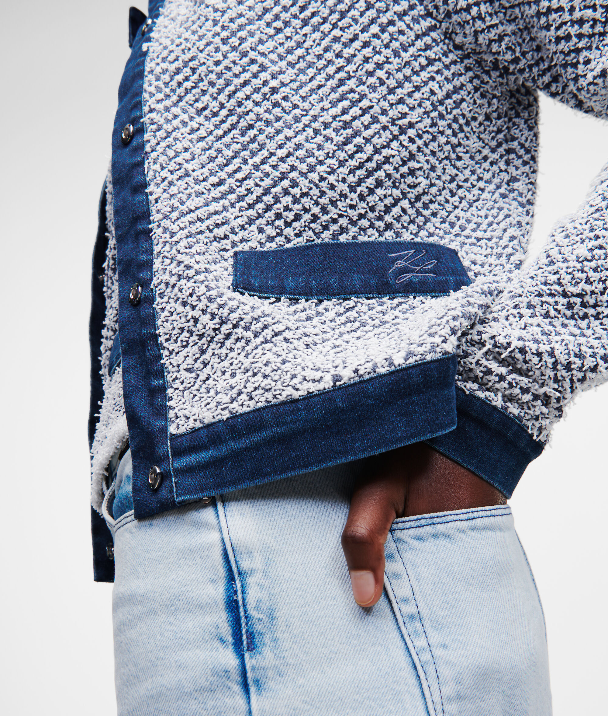 CARDIGAN EN TRICOT ET JEAN