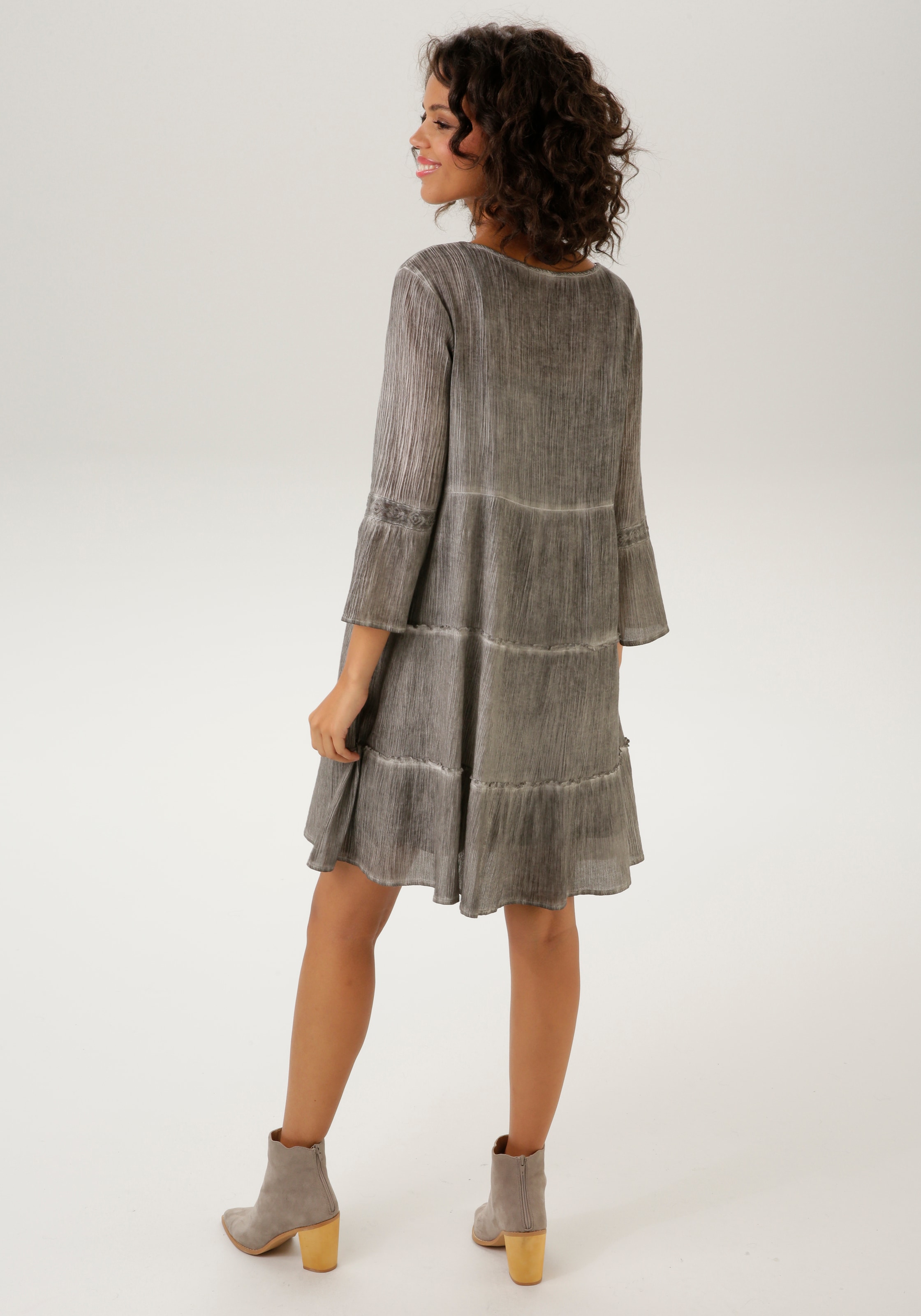 Aniston CASUAL Tunikakleid mit Jersey-Unterkleid,  mit aufwändiger Spitzenverzierung