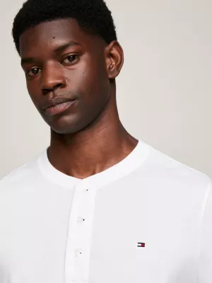 Camiseta Henley de manga comprida e corte justo