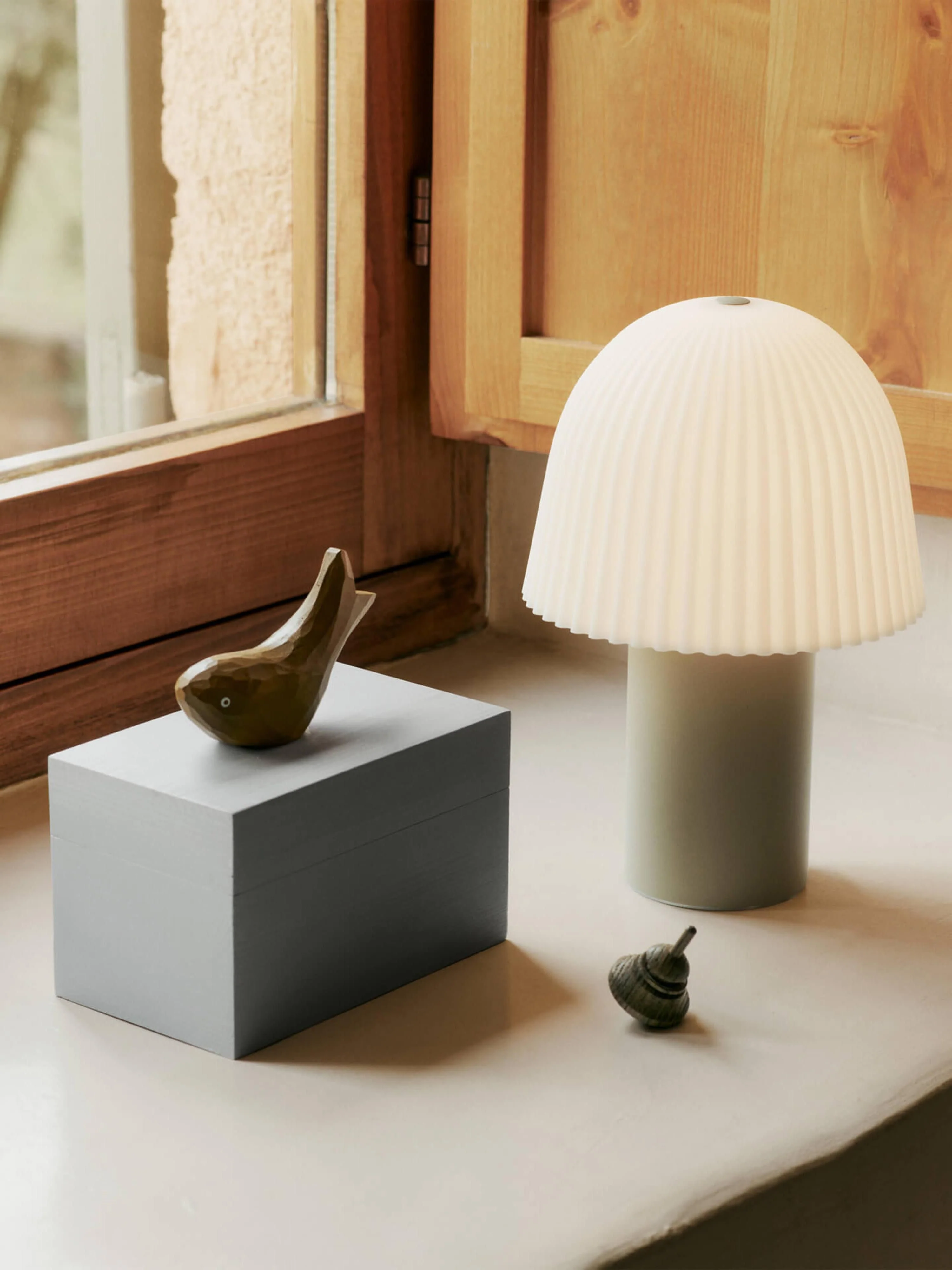 Kleine mobiel LED tafellamp Frill, dimbaar