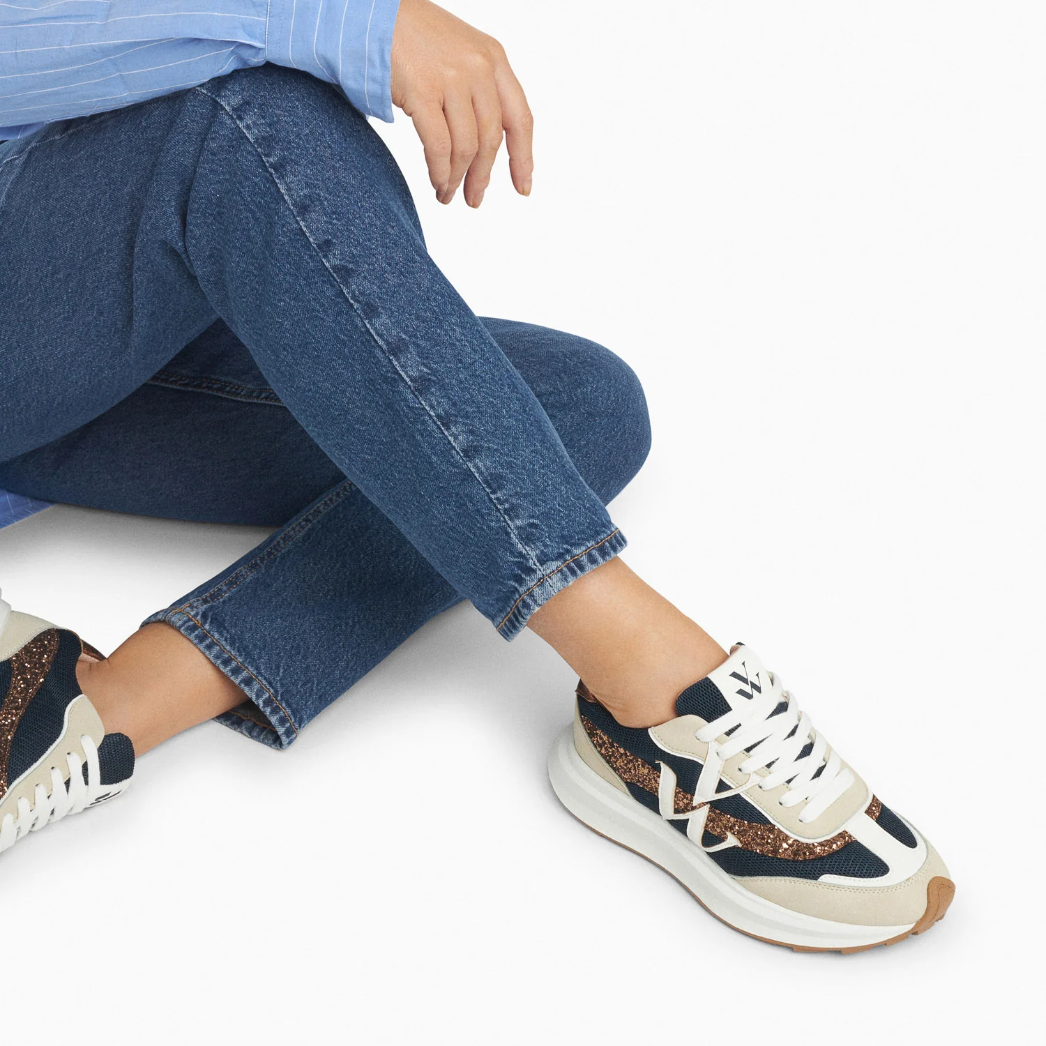 Sneakers-Baskets monogramme Inès marine et bronze à semelle oversize