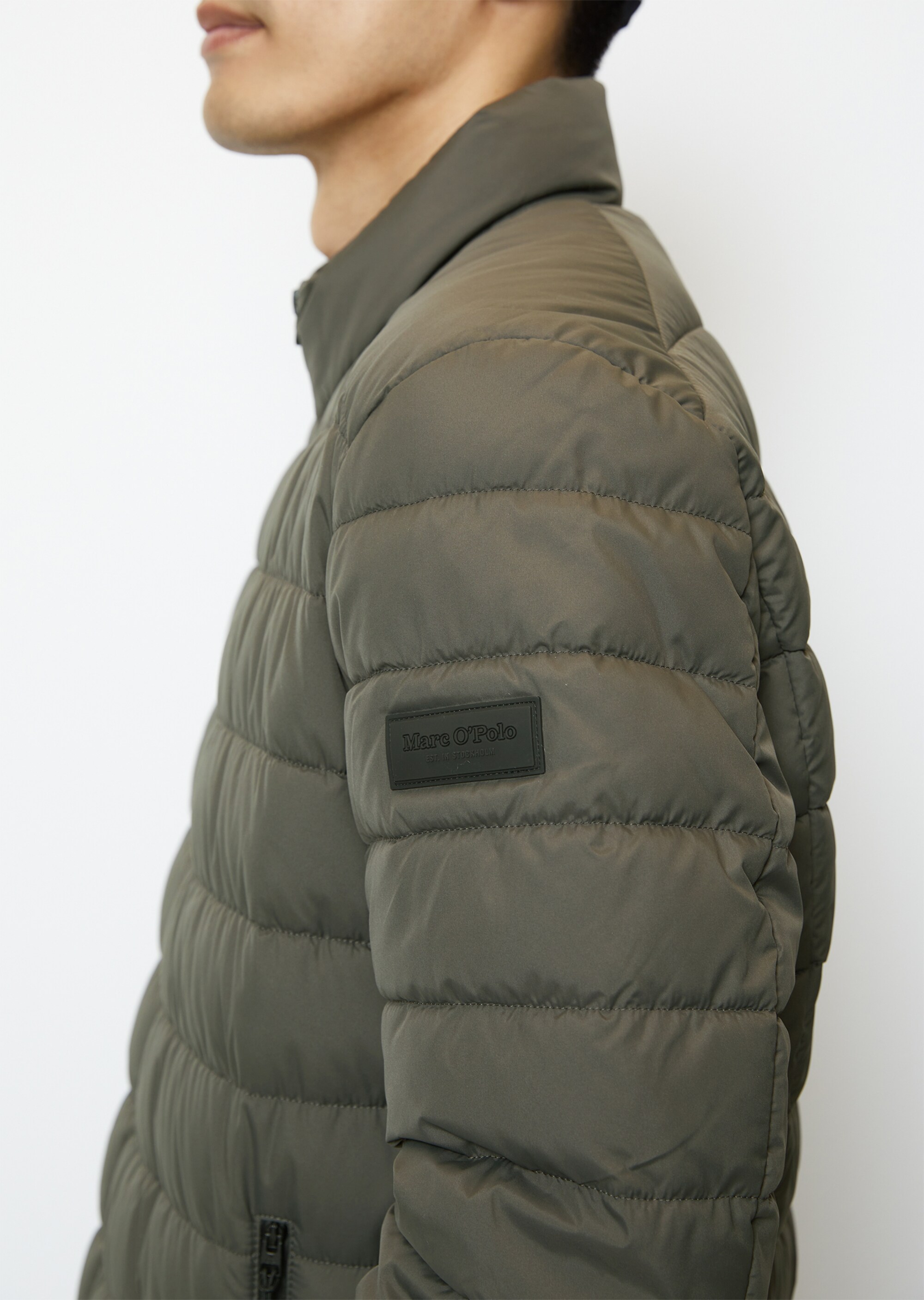 Steppjacke regular aus recyceltem, wasserabweisendem Material