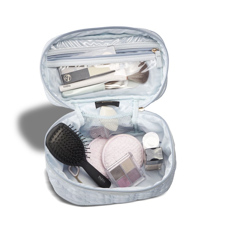 Gillian Jones<br>Beauty boks Urban Travel