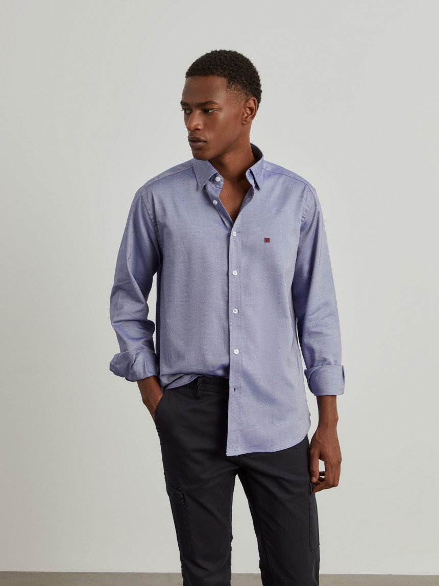 Camisa regular fit em tecido oxford